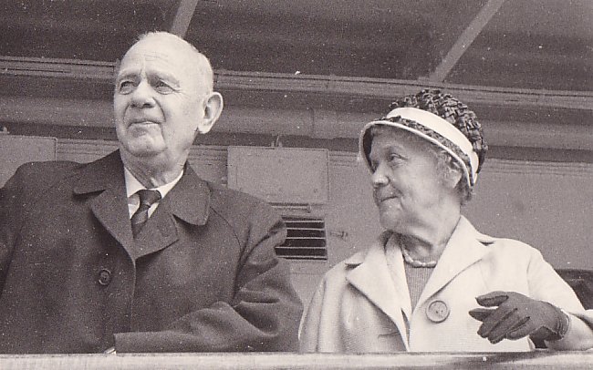 25-19621103003-Pappa_Oscar-mor_Elsa-Sallin_sotalapsivanhemmat